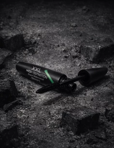 Mascara noir XXL High Definition 2