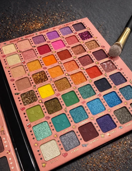 Palette yeux multicolore pour looks intenses