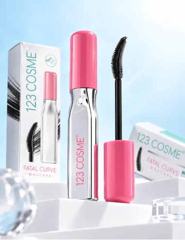 Mascara volumateur noir intense pour cils épais et regard intense