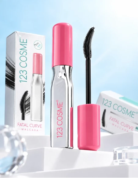 Mascara volumateur noir intense pour cils épais et regard intense