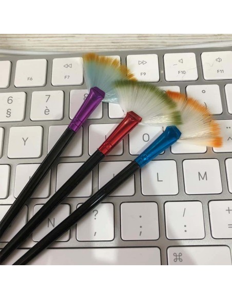 Pinceau Eventail illuminateur de teint 